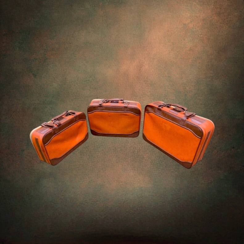 Ensemble de Trois Valises Gigognes Vintage en Skaï Orange et Marron Gracia – Années 70