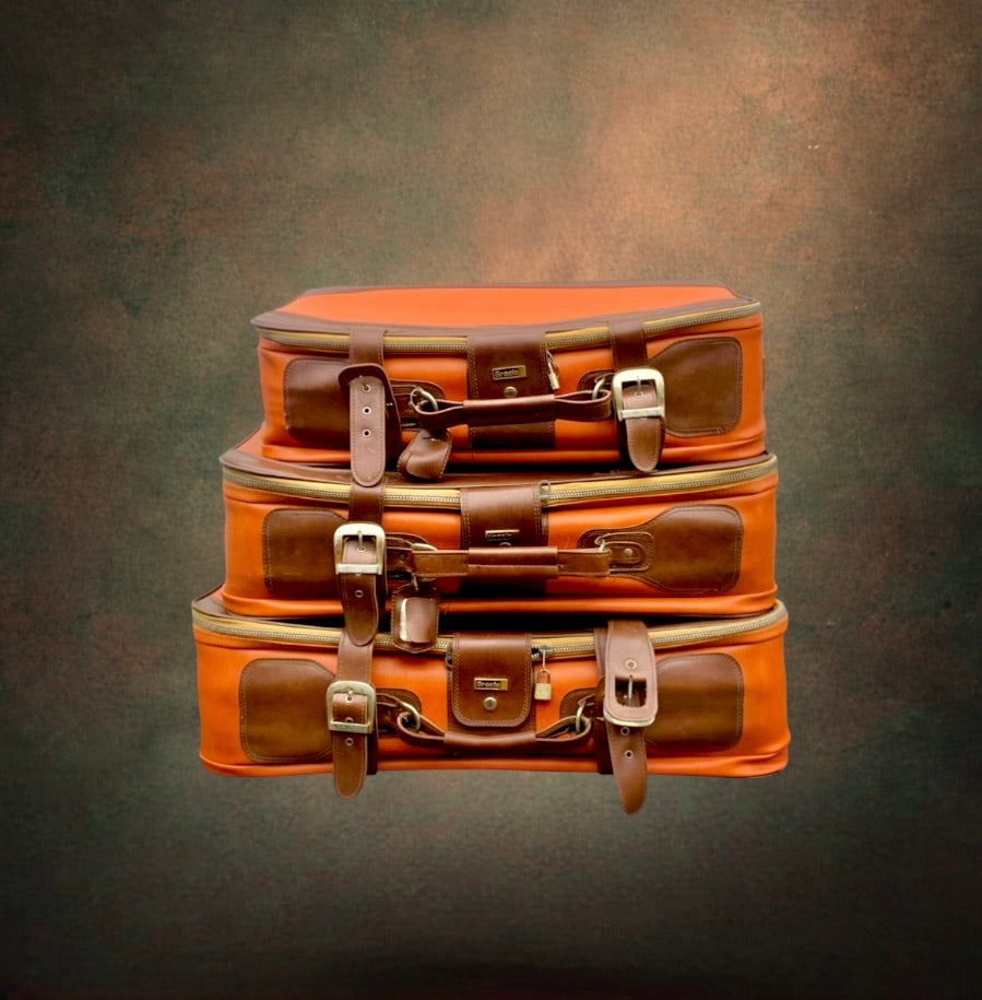 Ensemble de Trois Valises Gigognes Vintage en Skaï Orange et Marron Gracia – Années 70
