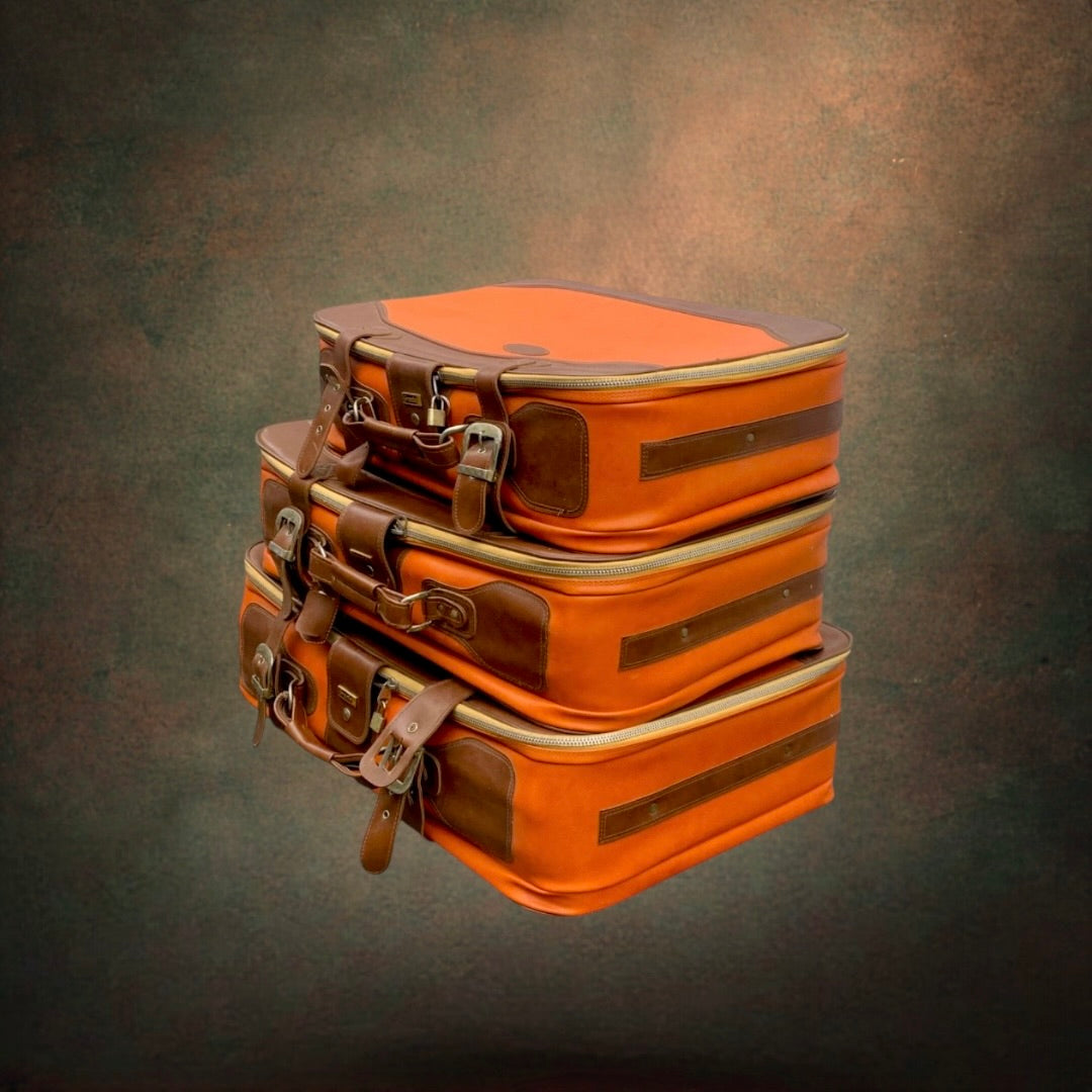 Ensemble de Trois Valises Gigognes Vintage Orange et Marron

