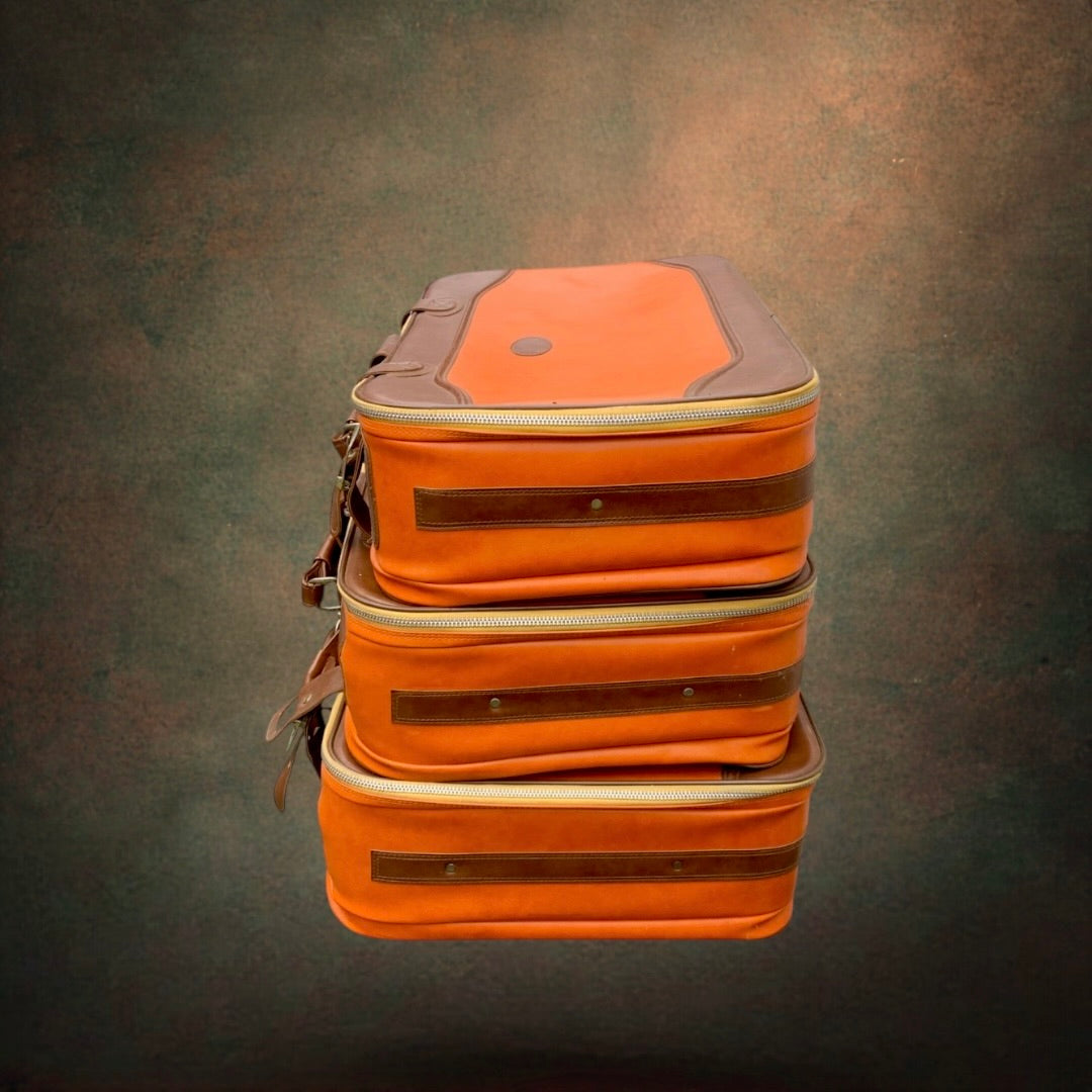 Ensemble de Trois Valises Gigognes Vintage en Skaï Orange et Marron Gracia – Années 70