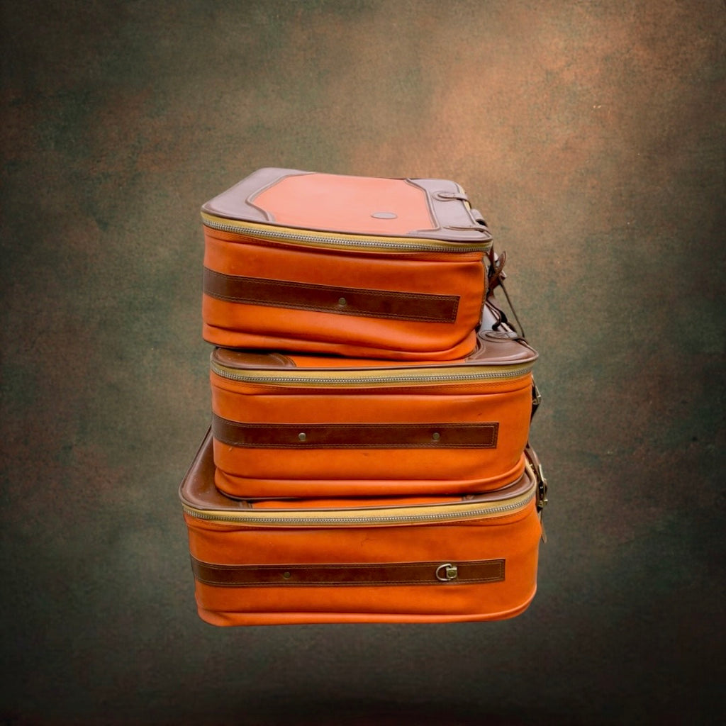 Ensemble de Trois Valises Gigognes Vintage en Skaï Orange et Marron Gracia – Années 70