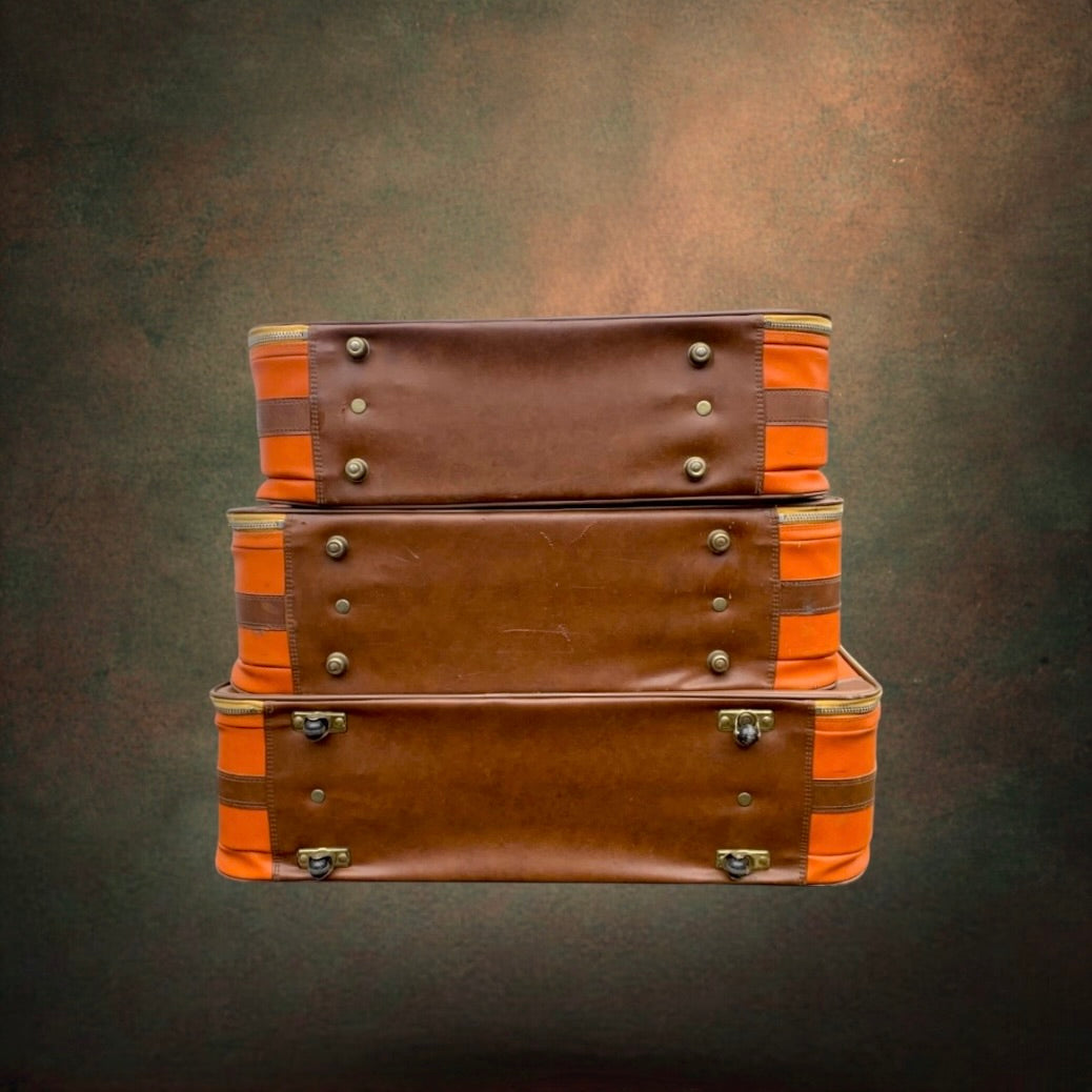 Ensemble de Trois Valises Gigognes Vintage en Skaï Orange et Marron Gracia – Années 70