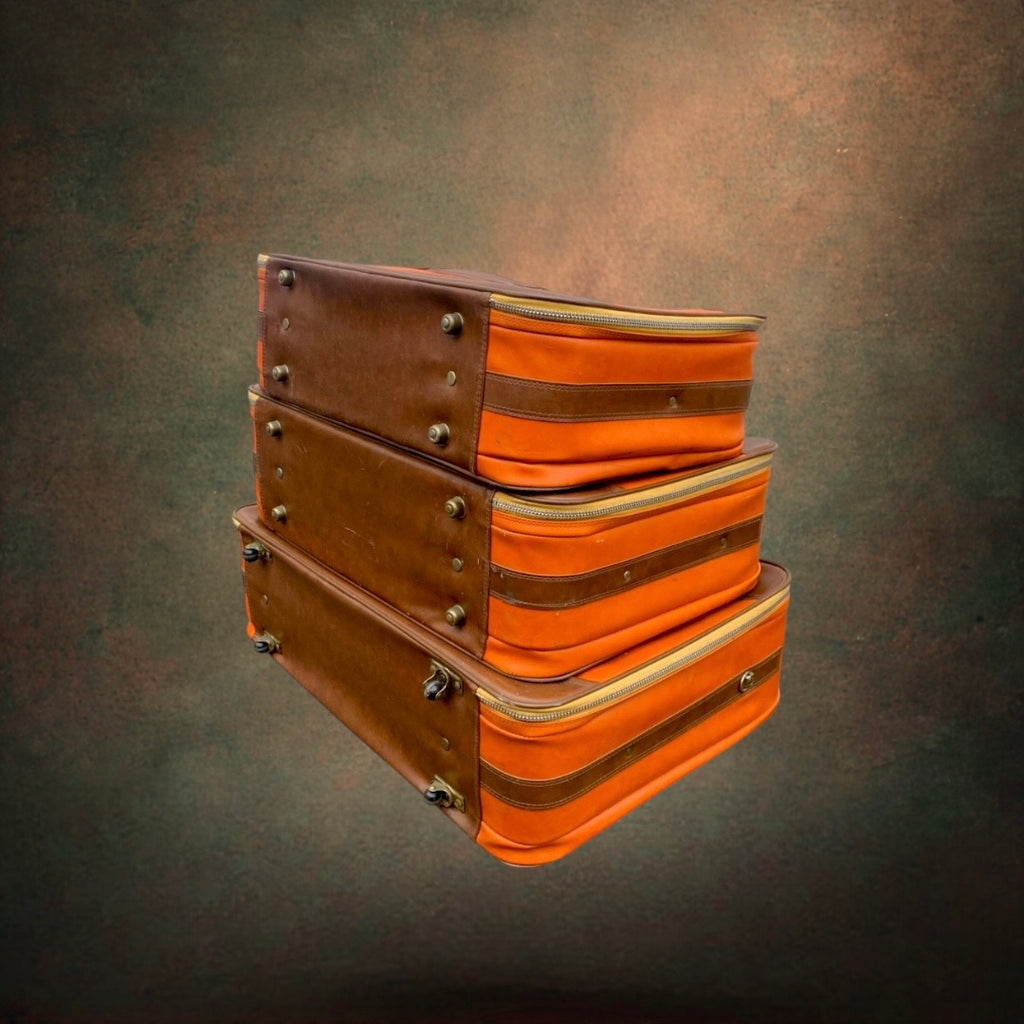 Ensemble de Trois Valises Gigognes Vintage en Skaï Orange et Marron Gracia – Années 70