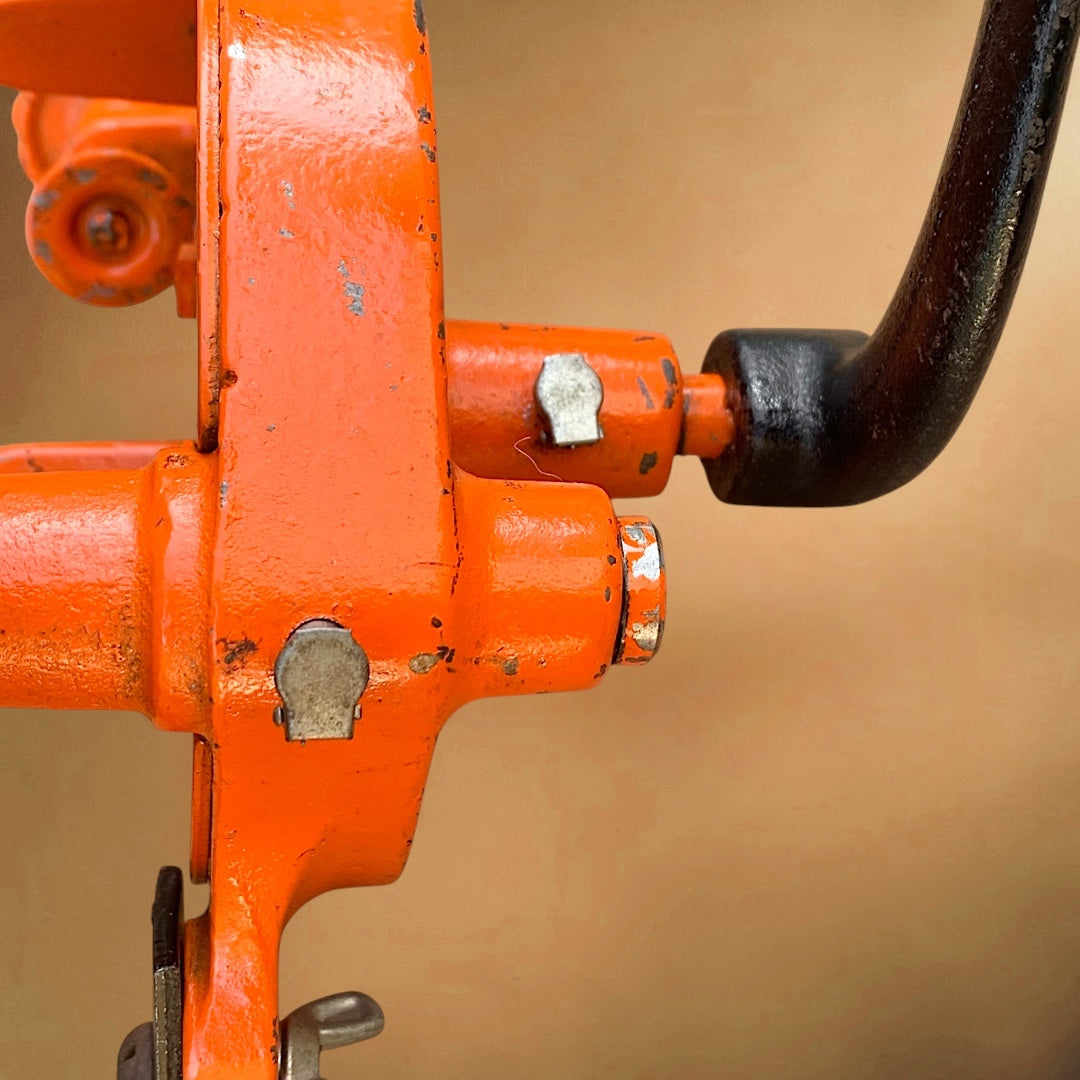 Ancienne Meuleuse à Manivelle Luther N°416 Métal Orange USA Années 50 60