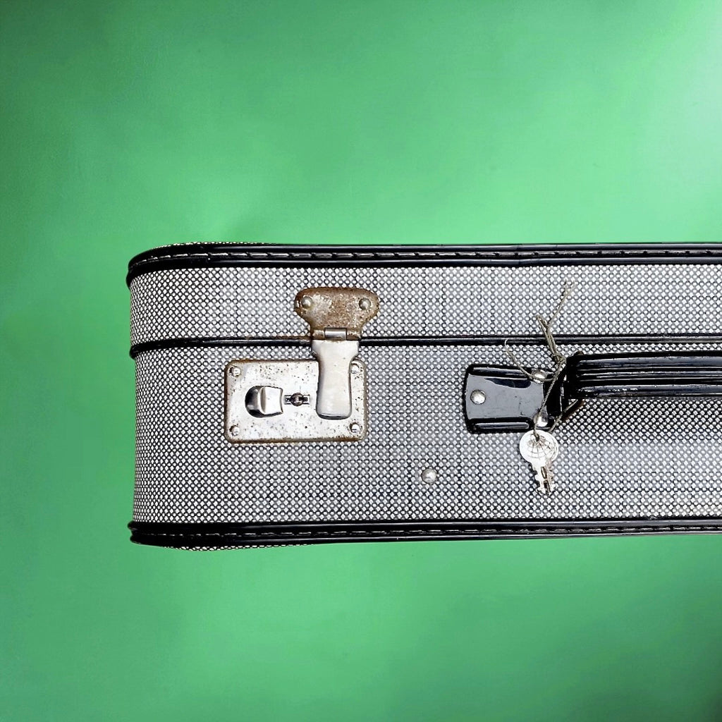 Valise vintage carton gainé noir et blanc années 50 avec clé bagage ancien
