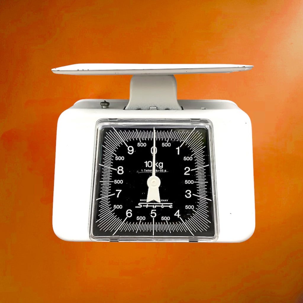 Balance de cuisine vintage Stube en métal laqué blanc – Allemagne – années 1960