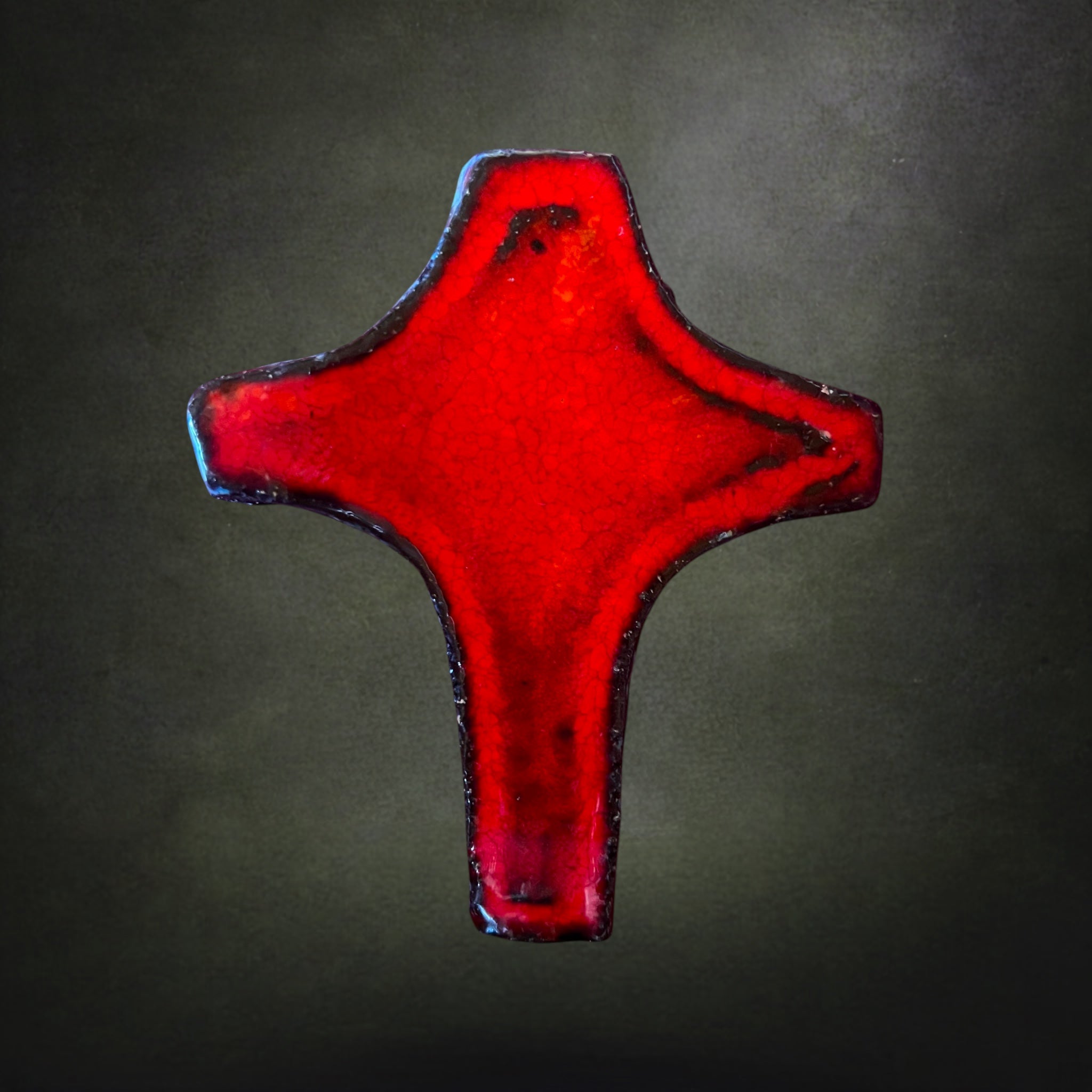 Duo de Croix Murales Modernistes en Céramique Émaillée Rouge – Années 1960-1970