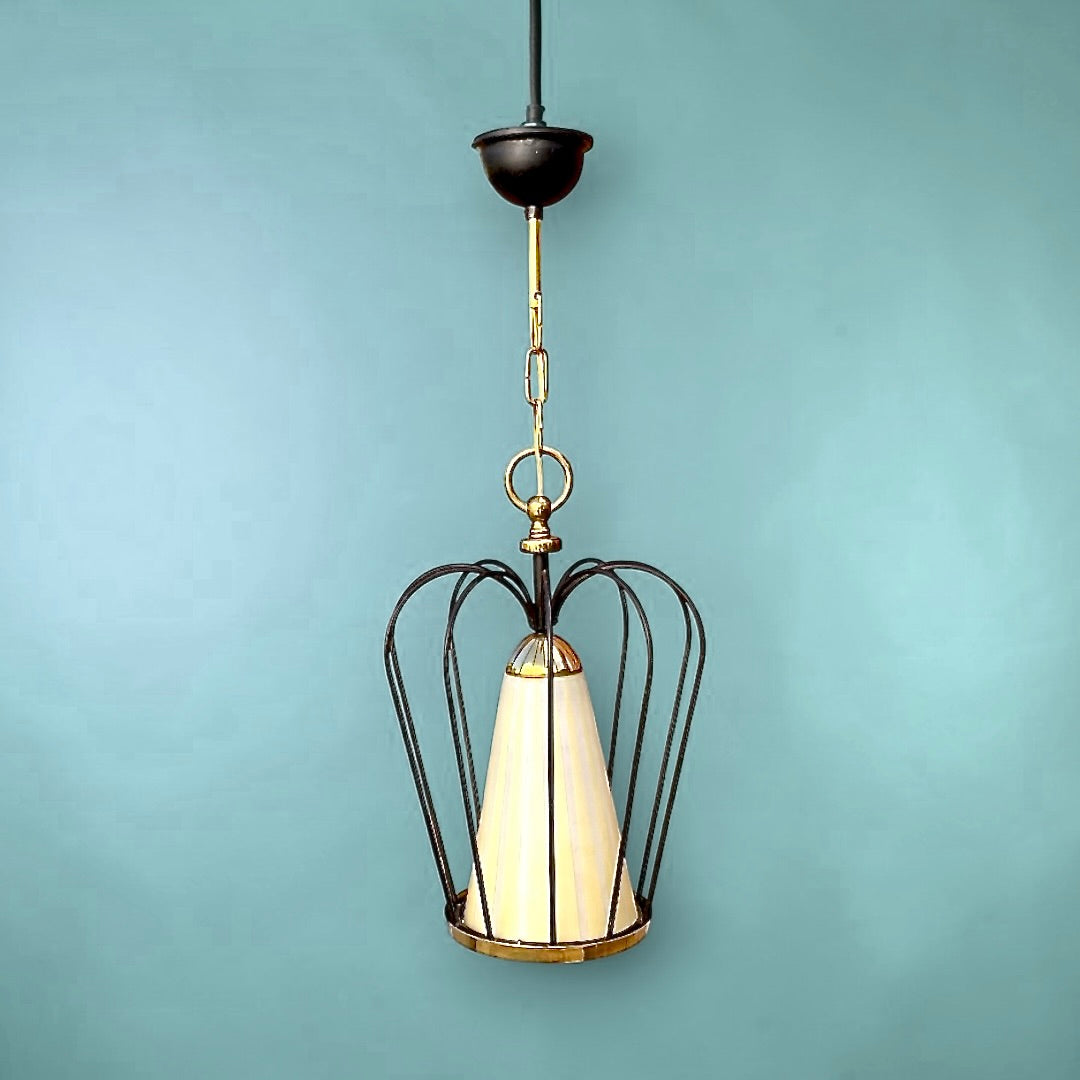 Suspension vintage cage en métal noir et laiton doré avec réflecteur conique en verre rayé – années 50-60