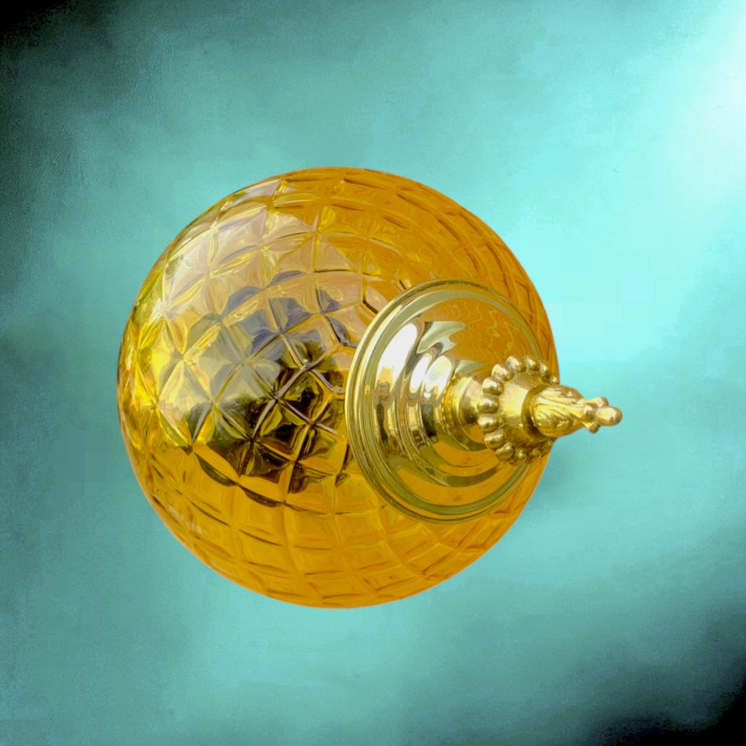 Suspension vintage verre ambre laiton dore Hollywood Regency luminaire boule années 60