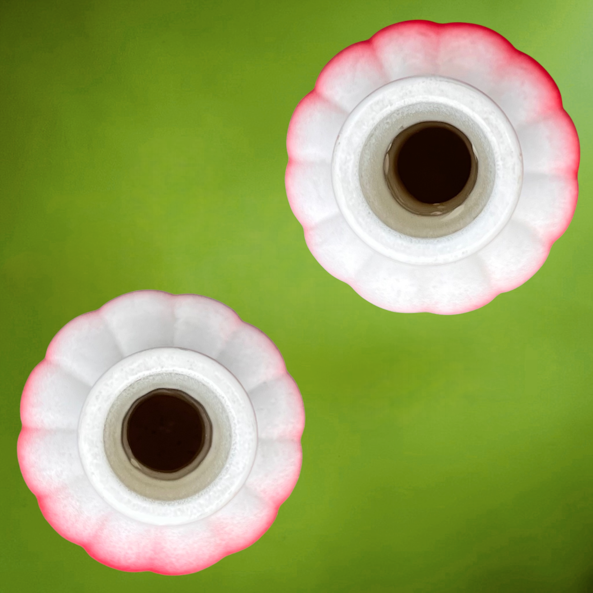 Paire de Vases en Verre Peint Blanc et Rouge – Années 1960-1970