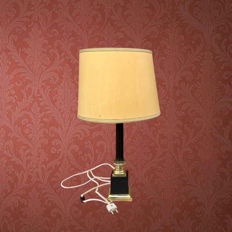 Lampe De Table Vintage À Colonne Noire Et Laiton Doré, Abat-Jour Ivoire – Années 60
