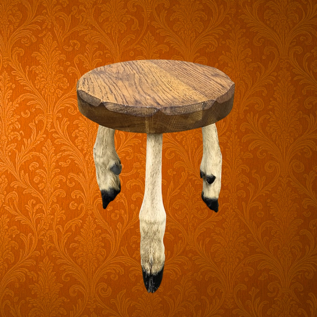 Tabouret tripode vintage pattes de chèvre bois massif curiosité rustique