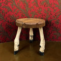 Tabouret tripode pattes de chèvre