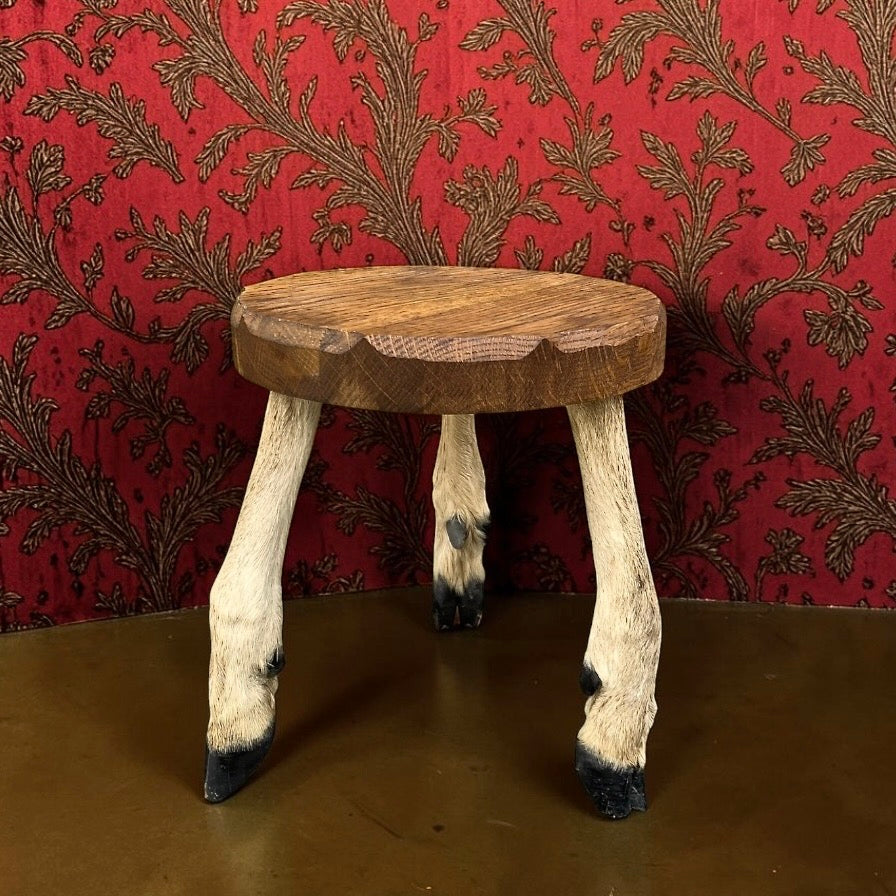 Tabouret tripode pattes de chèvre