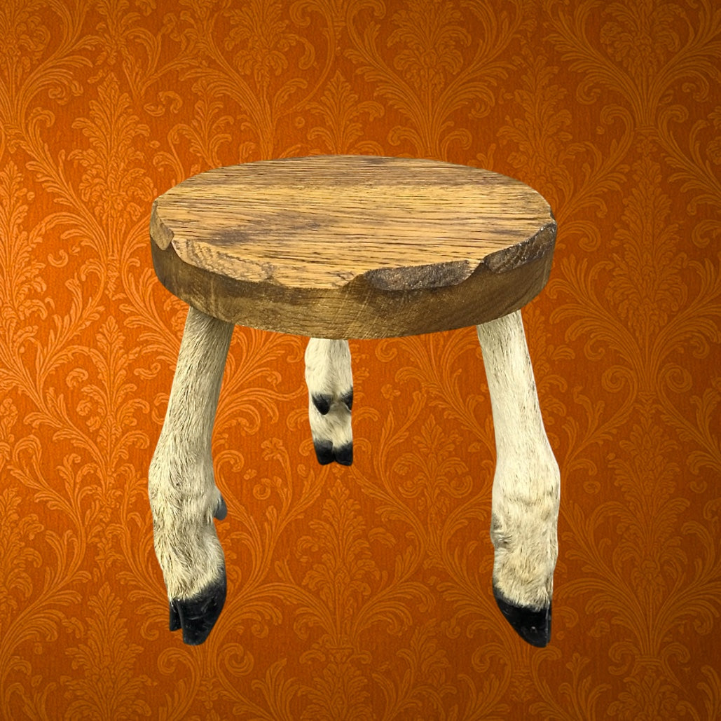 Tabouret tripode vintage pattes de chèvre bois massif curiosité rustique