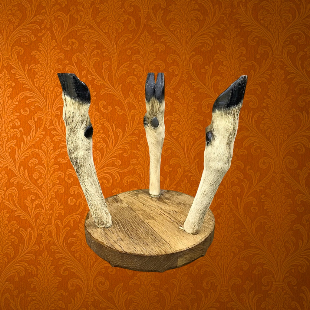 Tabouret tripode vintage pattes de chèvre bois massif curiosité rustique