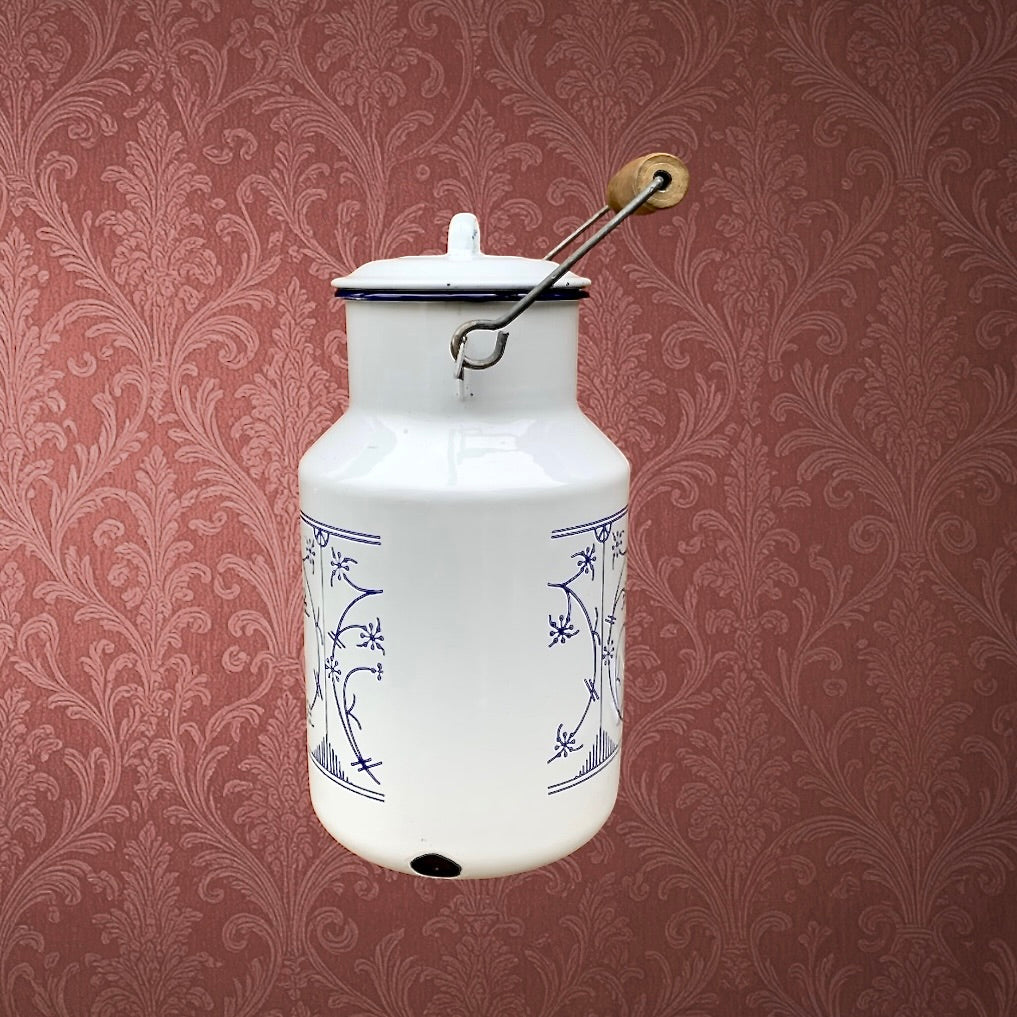 Bidon à lait vintage émaillé blanc et bleu • motif Copenhague • tôle émaillée • 2L