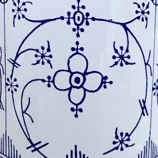Bidon à lait vintage émaillé blanc et bleu • motif Copenhague • tôle émaillée • 2L