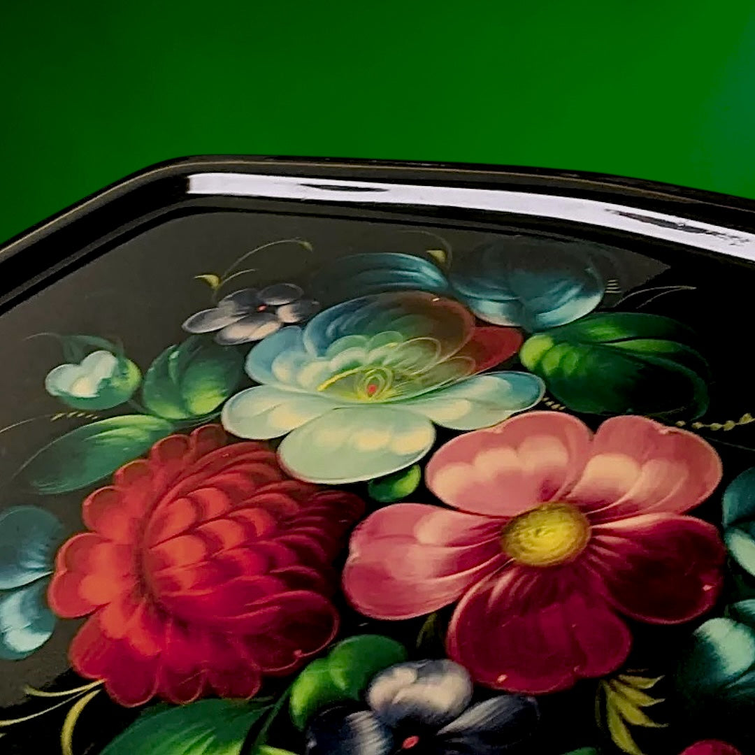 Plateau en Tôle Émaillée Noire à Décor Floral Peint à la Main - URSS – Années 70-80