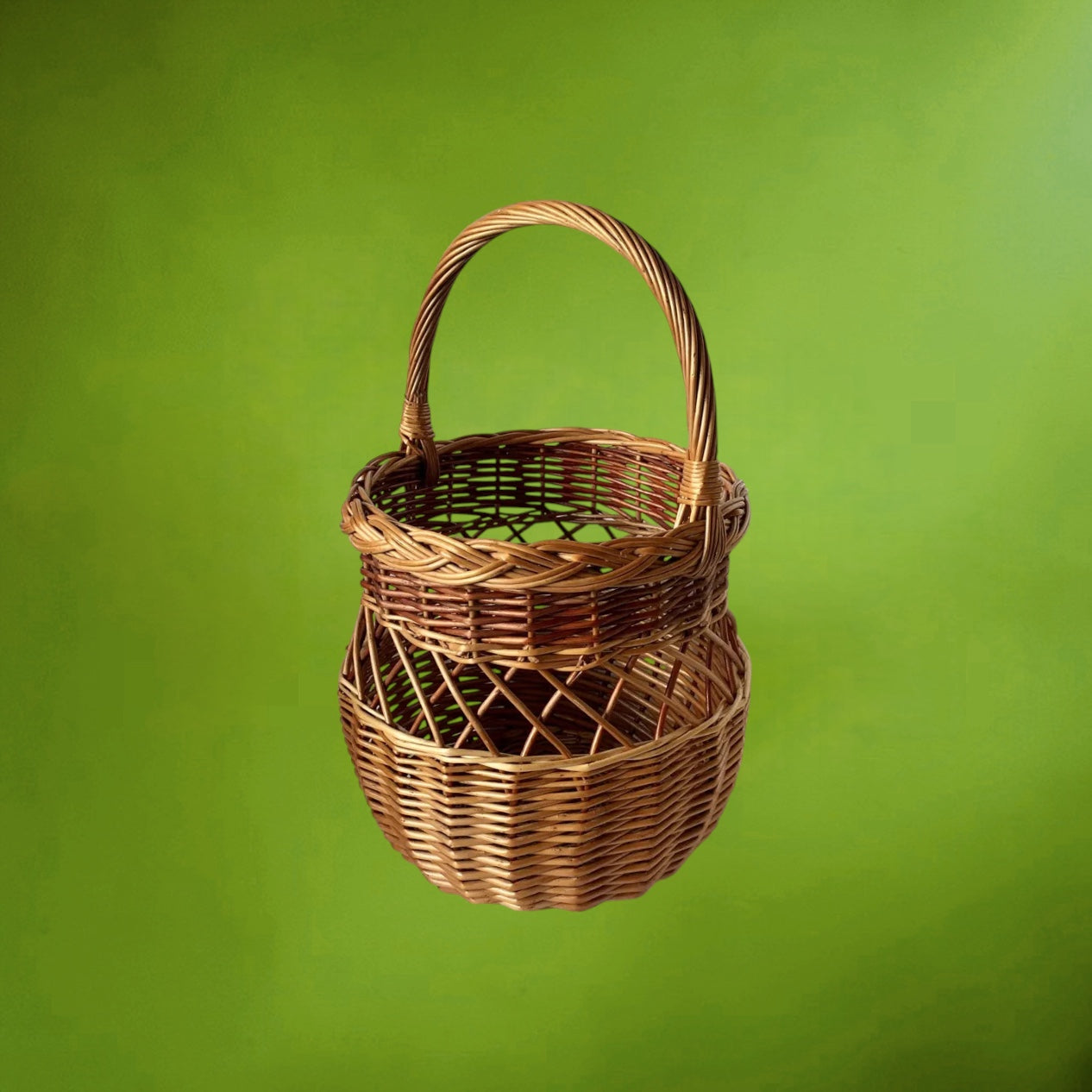 Panier Ancien en Osier Tressé Trois Tons Fabrication Artisanale - Années 60