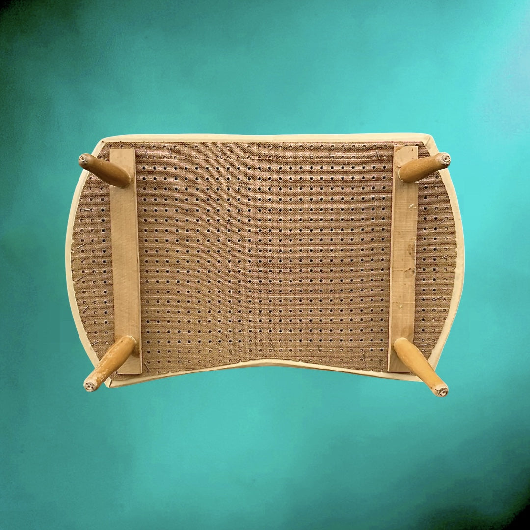 Tabouret coffre vintage années 60 – velours léopard et skaï blanc