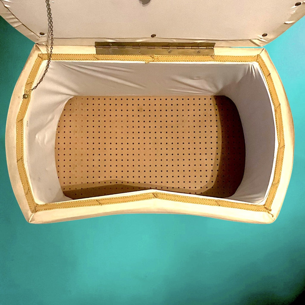 Tabouret coffre vintage années 60 – velours léopard et skaï blanc