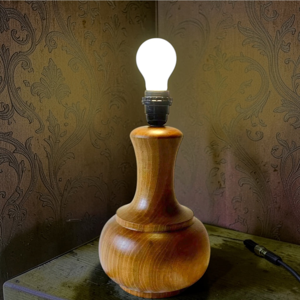 Pied de lampe vintage en noyer massif – lampe bois tourné années 70 – lampe rétro design organique