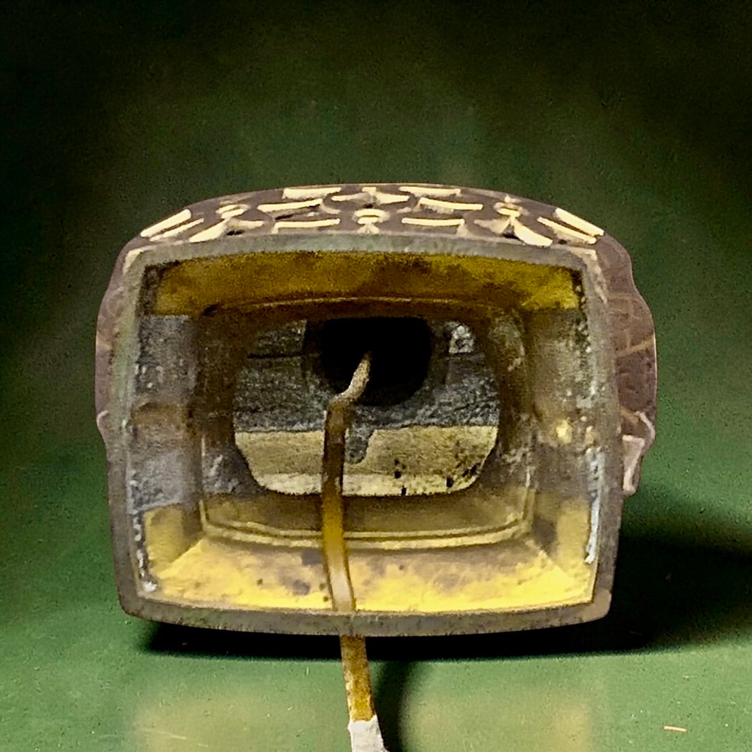 Grand pied de lampe ajouré en laiton massif — attribué à Deknudt — années 1960-1970