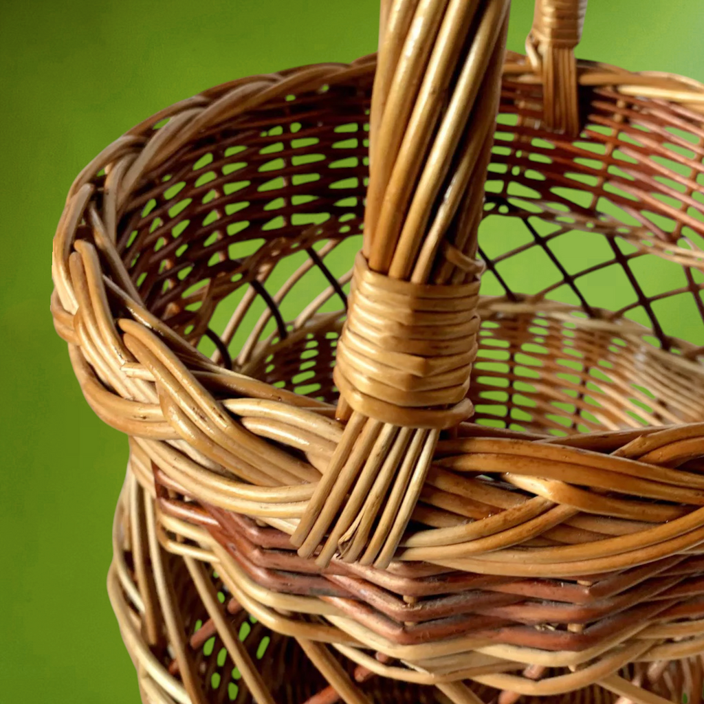 Panier Ancien en Osier Tressé Trois Tons Fabrication Artisanale - Années 60