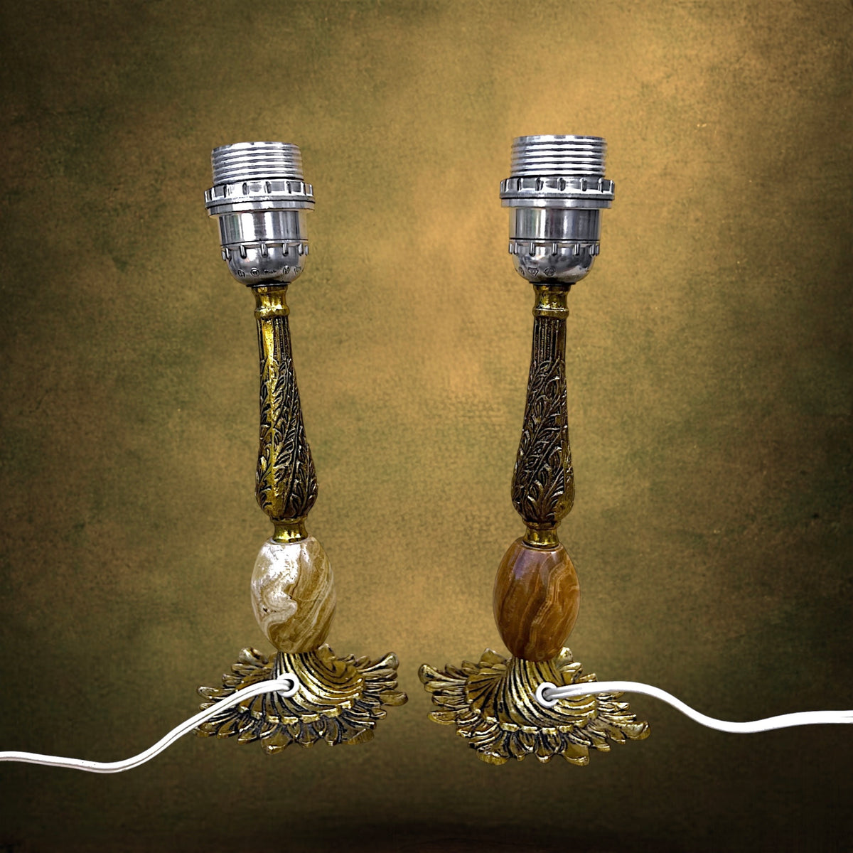 Paire de Pieds de Lampe en Laiton Doré et Onyx Calcitique – Décor Végétal - Années 60-70