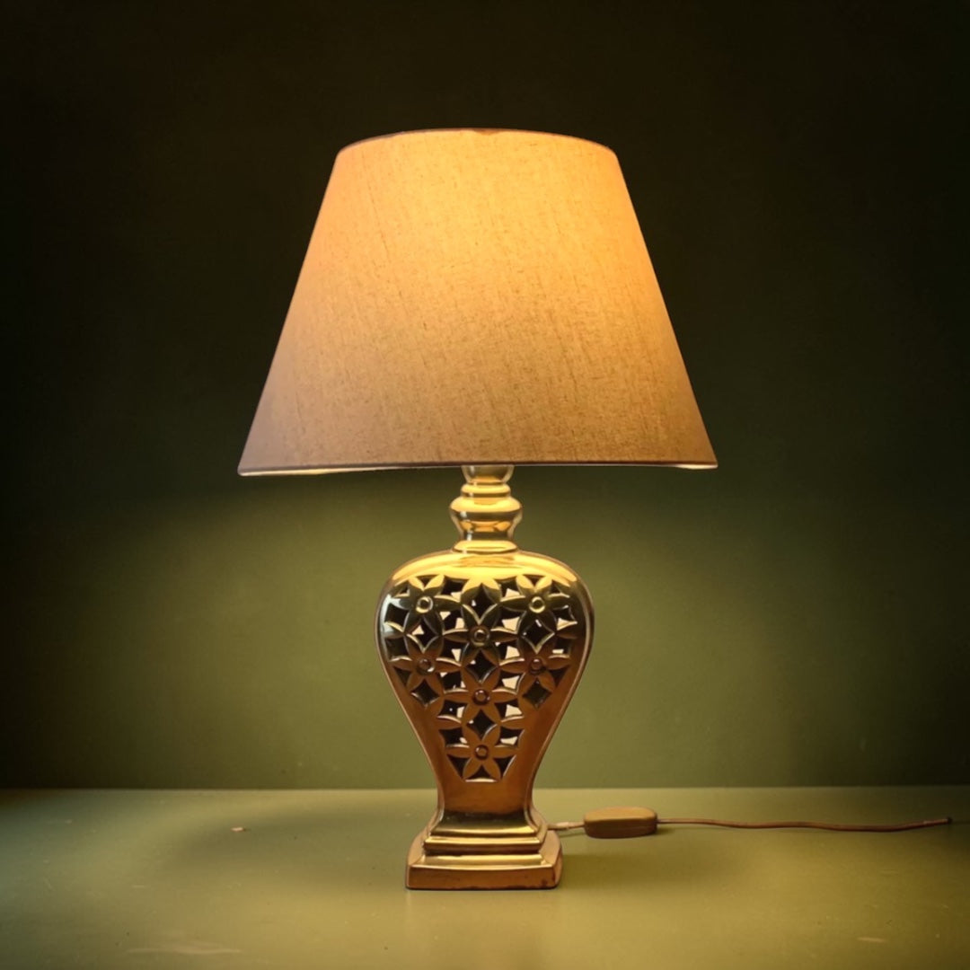 Grand pied de lampe ajouré en laiton massif — attribué à Deknudt — années 1960-1970