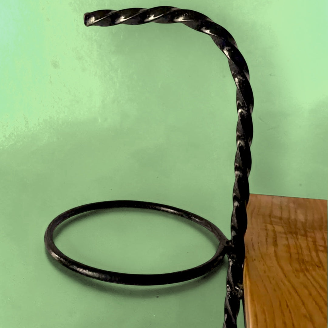 Serviteur de fumeur vintage en fer forgé avec porte-revues, tablette bois et cendrier Swallow Brand – années 50