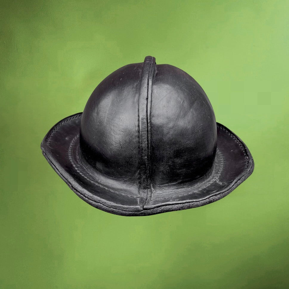 Casque de Mineur Ancien en Cuir Bouilli

