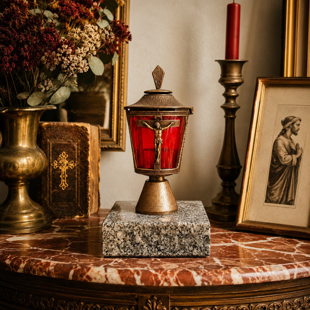 Lanterne funéraire ancienne à crucifix et socle en granit