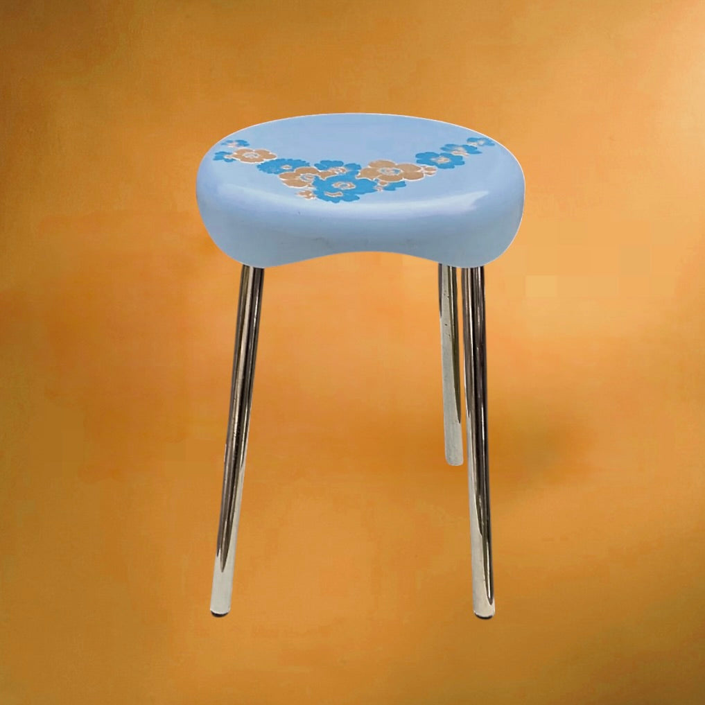 tabouret-plastic-press-bleu-fleurs-annees-70