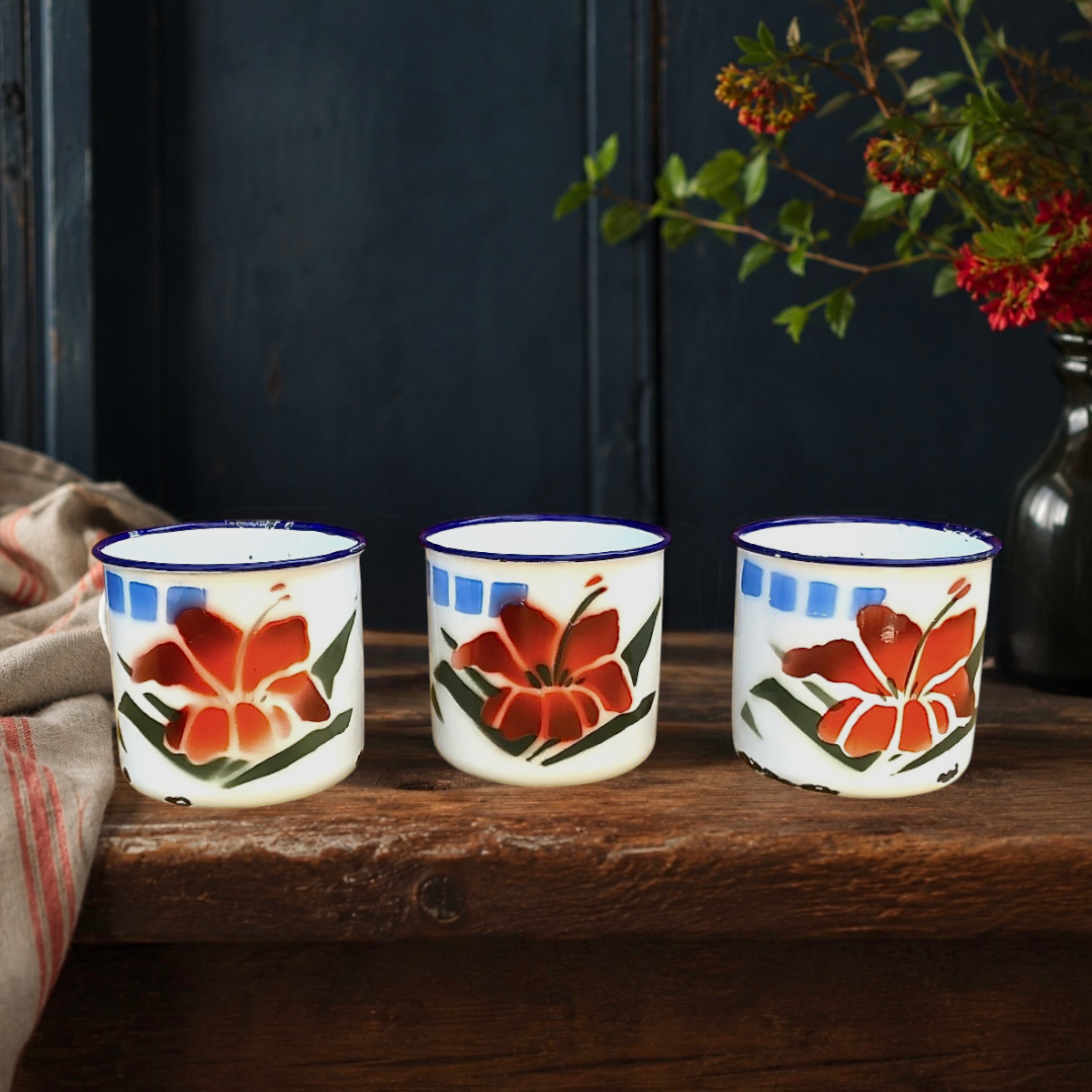 Trio de tasses émaillées Three Stars Brand à fleurs rouges
