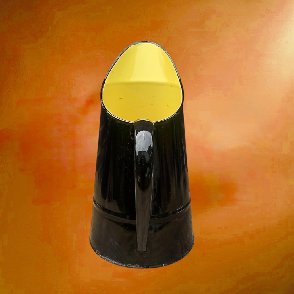 Broc émaillé noir et jaune vintage années 50