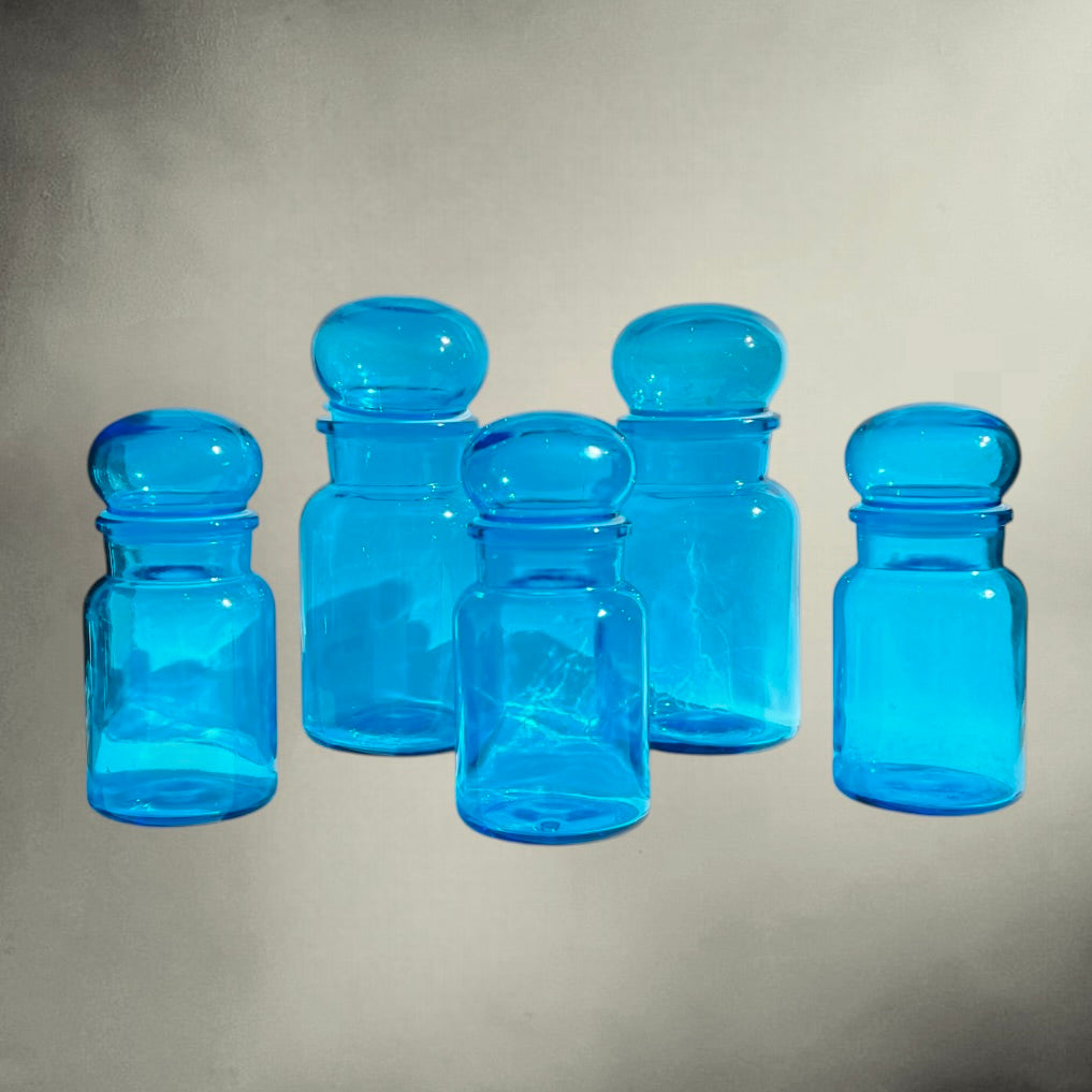 bocaux-apothicaire-verre-bleu-belgique-vintage