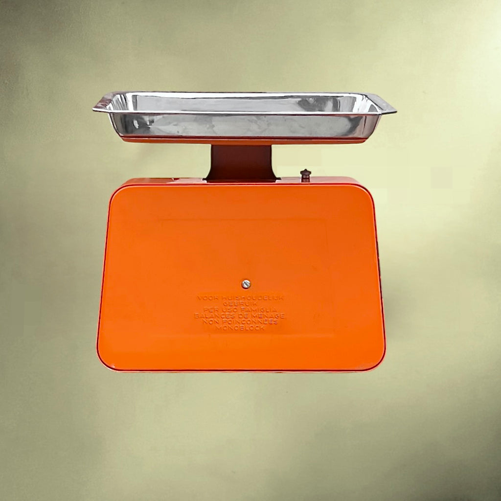 Balance de cuisine vintage Stube en métal laqué orange – Allemagne – années 1960