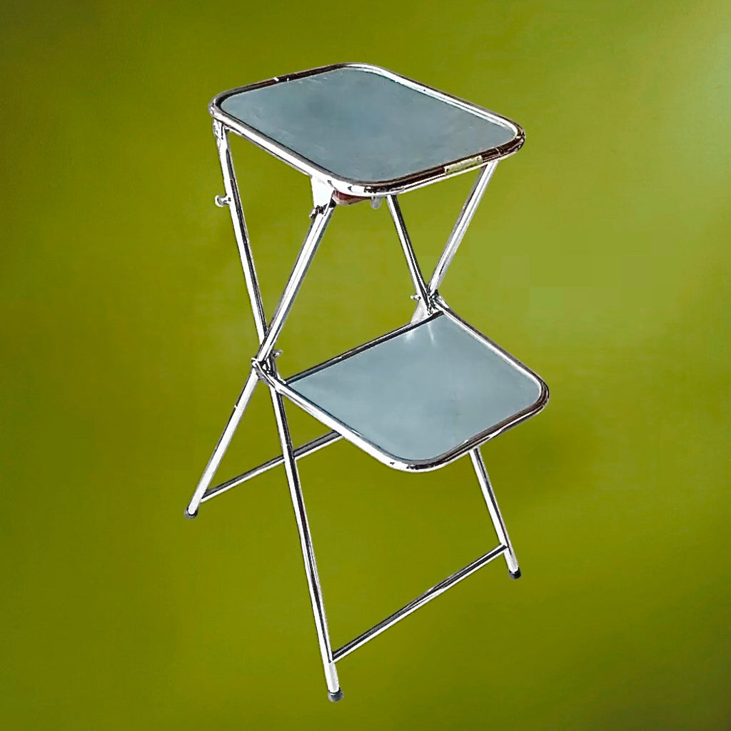 Table de projection pliante vintage en métal chromé et formica bleu années 60