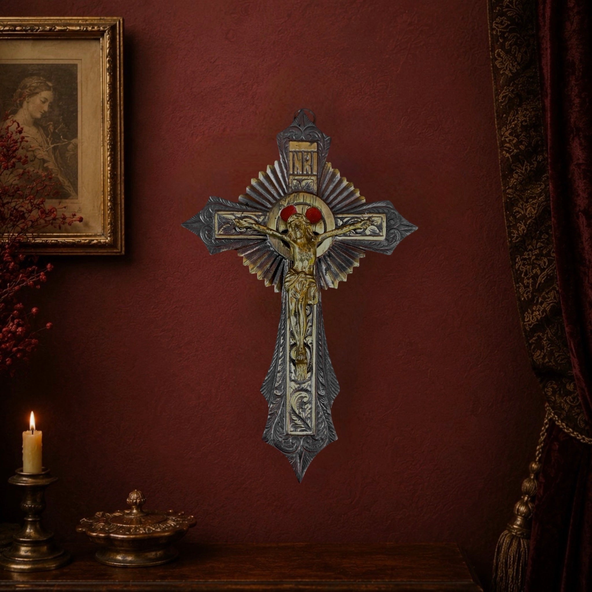 Ancien Crucifix Art Déco en Métal Doré et Patiné – Années 1930-40