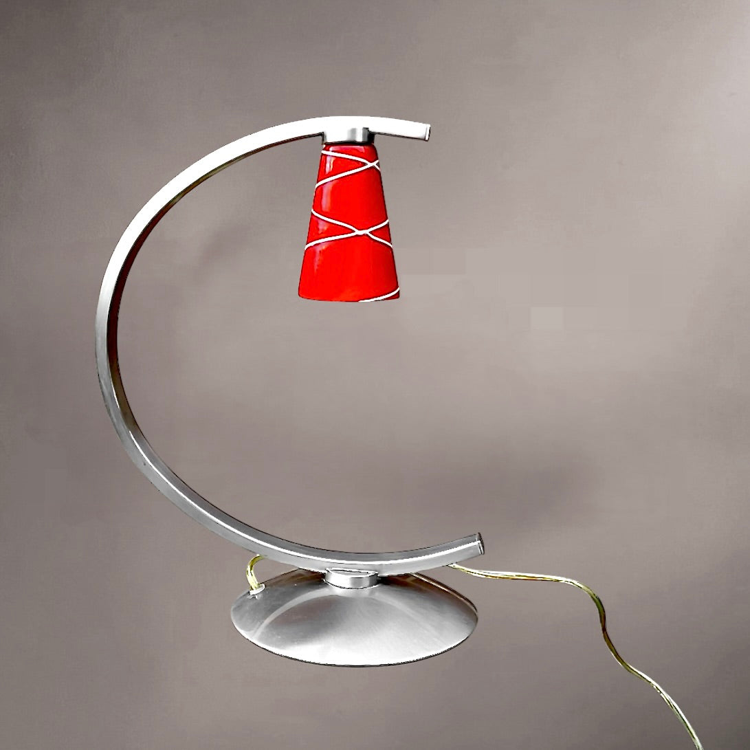 Lampe design vintage aluminium courbe abat-jour rouge Massive