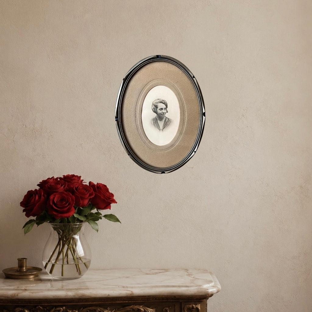 ancien-cadre-photographique-ovale-metal-portrait-femme-annees20-30