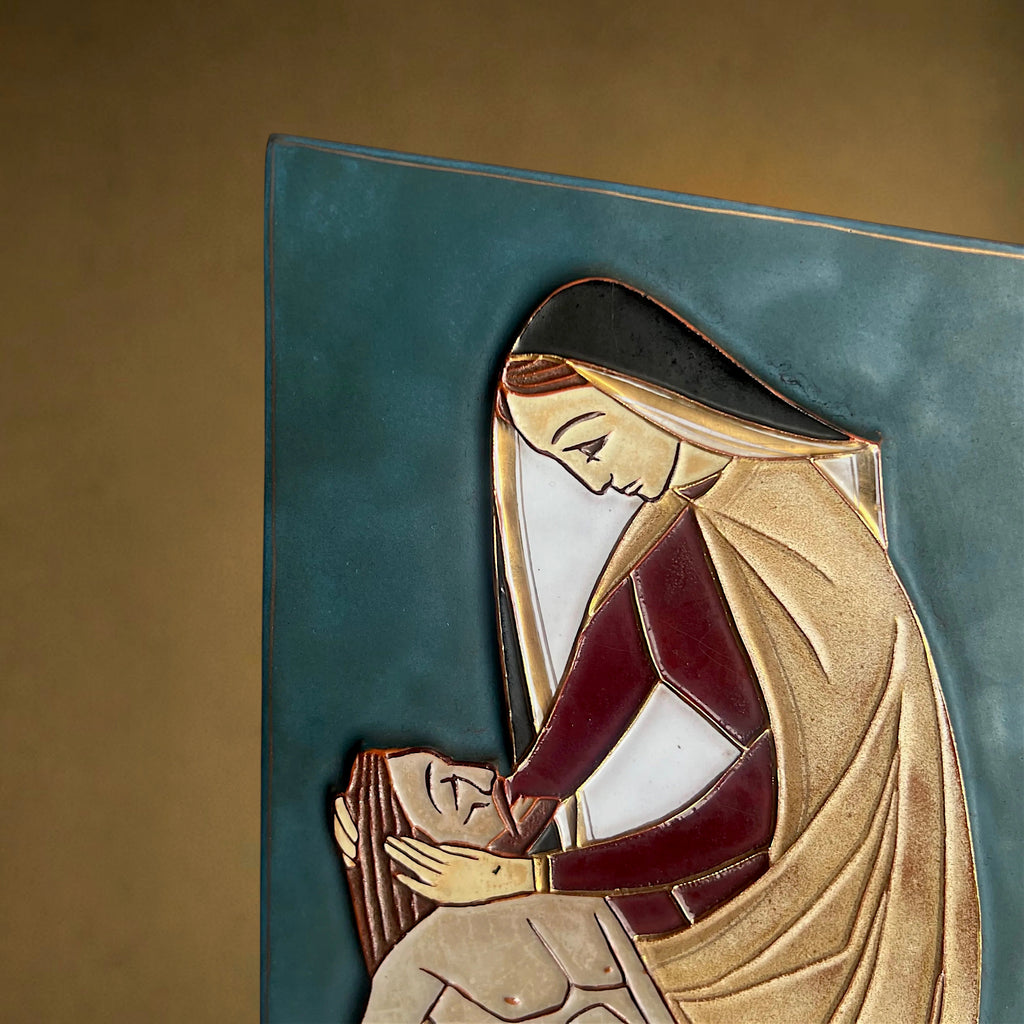 Plaque Murale Religieuse Pietà Moderniste en Céramique Partiellement Vernissée – Années 60