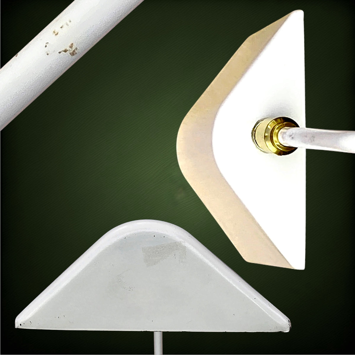 Lampe de Bureau Moderniste en Métal Blanc et Laiton Doré, Esprit Bauhaus – Années 60