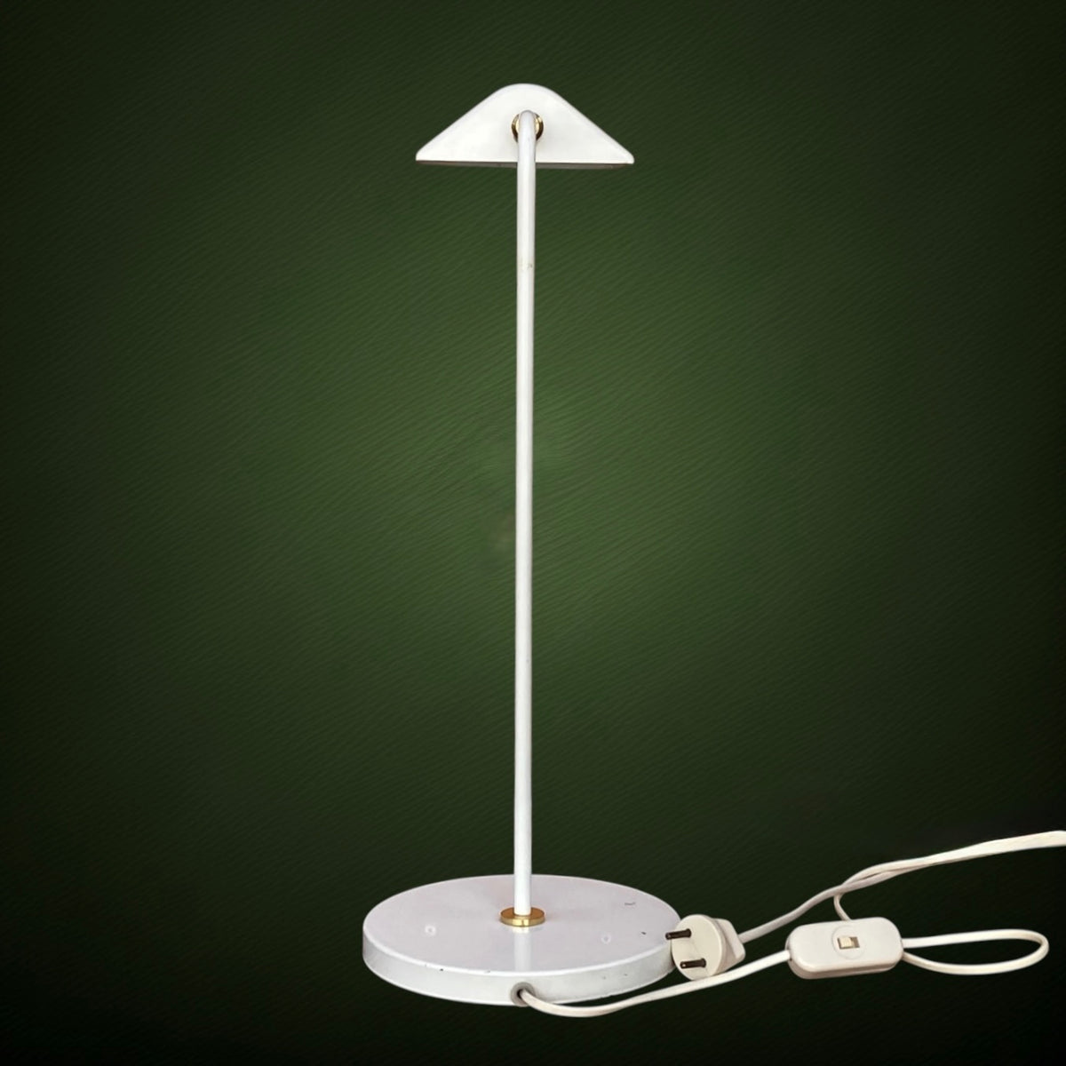 Lampe de Bureau Moderniste en Métal Blanc et Laiton Doré, Esprit Bauhaus – Années 60