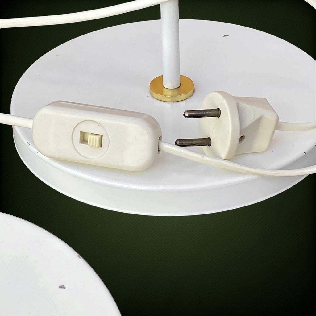 Lampe de Bureau Moderniste en Métal Blanc et Laiton Doré, Esprit Bauhaus – Années 60