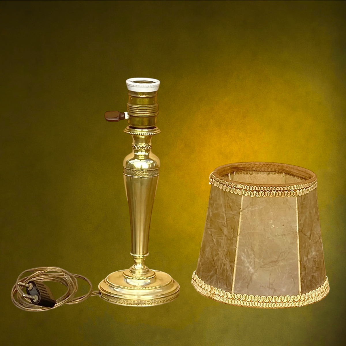 Lampe de Table en Laiton Massif avec Abat-Jour Effet Parchemin – Années 50-60