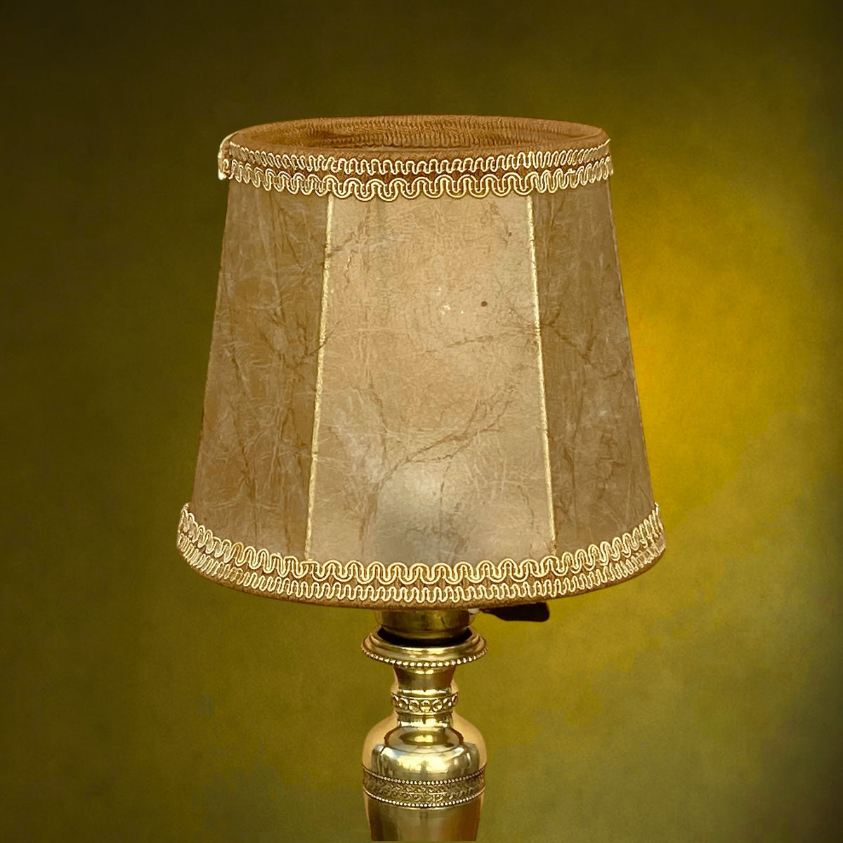 Lampe de Table en Laiton Massif avec Abat-Jour Effet Parchemin – Années 50-60