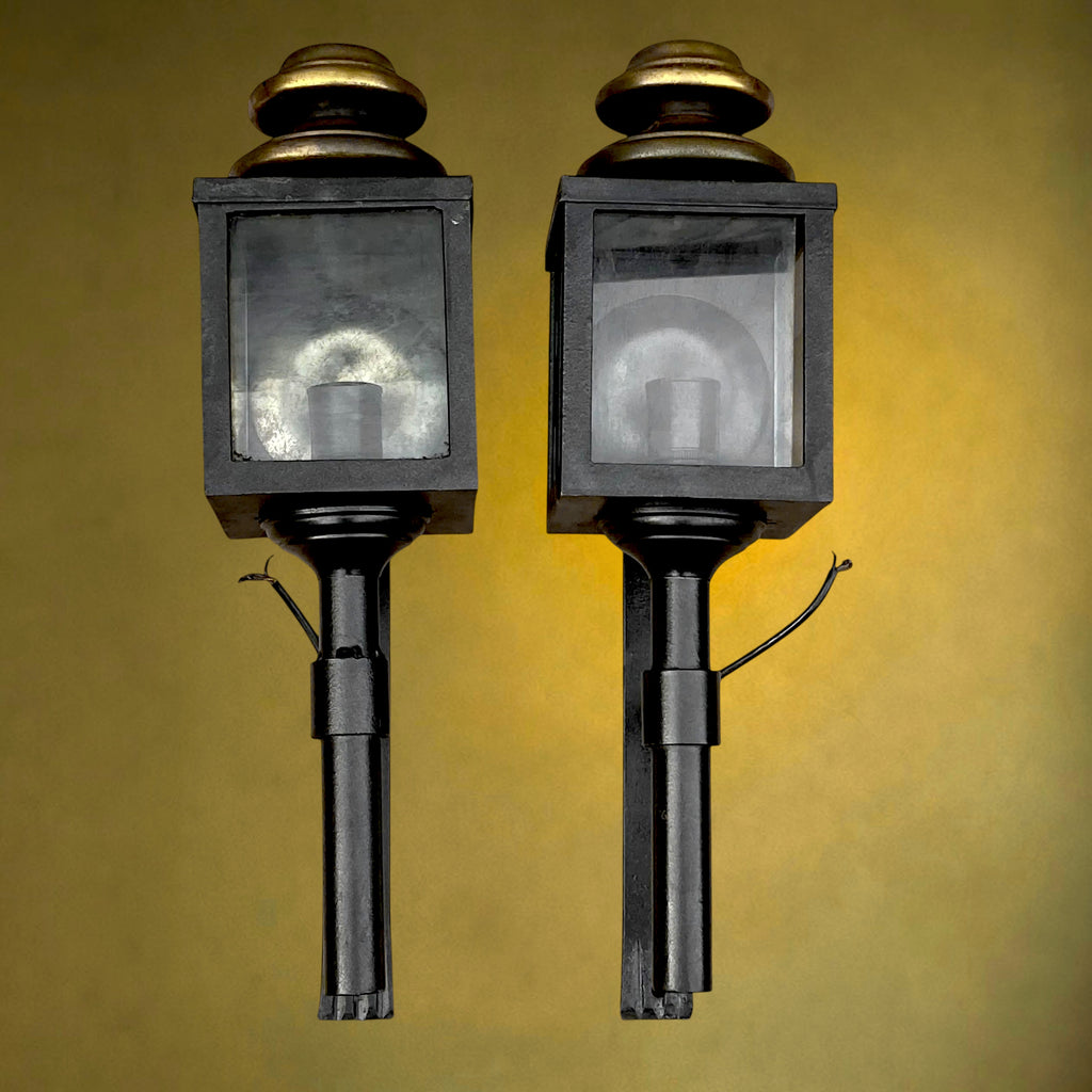 Paire de Lanternes Murales Anciennes en Fonte et Verre Épais, Électrifiées – 8 kg – Circa 1900